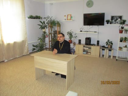 Одним из важнейших направлений в тюремном служении духовенства является проведение просветительских встреч и индивидуальных бесед с подозреваемыми, обвиняемыми и осужденными, склон