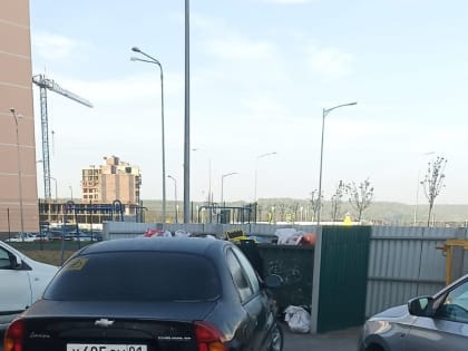 Регоператор просит автовладельцев парковаться по правилам.