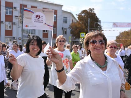 В Майкопе в День города прошёл парад педагогов и наставников