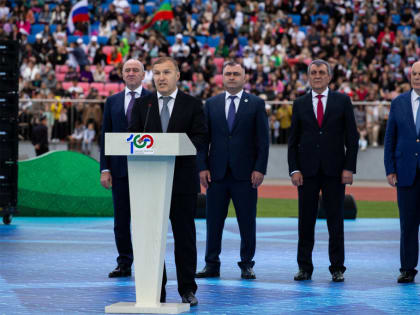 Глава Адыгеи принял участие в торжествах по случаю 100-летия государственности Карачаево-Черкесии