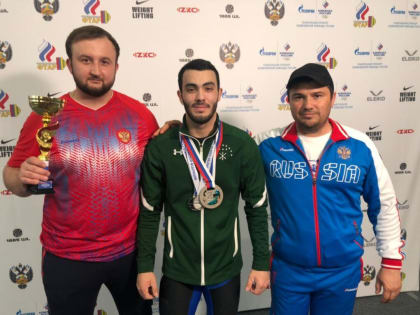 Тяжелоатлет из Адыгеи завоевал медали первенства России