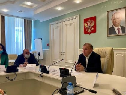 Кумпилов встретился с главредами республиканских и муниципальных СМИ