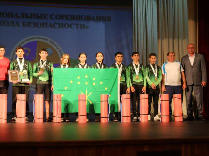 Эдуард Цеев принял участие в торжественном закрытии межрегиональных соревнований "Школа безопасности"