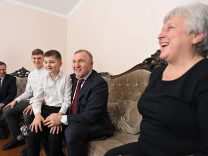 Глава Адыгеи побывал в гостях у многодетной семьи из Теучежского района