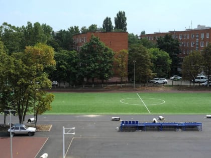 В Майкопе завершается строительство «умной» спортплощадки возле гимназии № 22