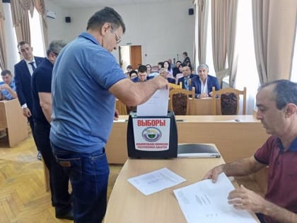 Главой Шовгеновского района снова избран Рашид Аутлев