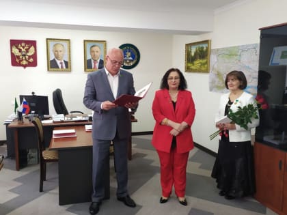 Госсовет отметил наградами жителей республики, добившихся высоких результатов в профессии