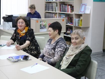 Состоялась беседа за круглым столом в Центральной модельной библиотеке Гиагинского района.