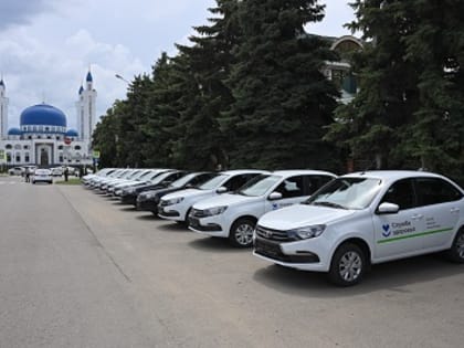 Для поликлиник республики закуплено 13 новых автомобилей