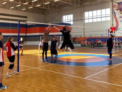 В Гиагинском районе команды администраций сыграли в волейбол