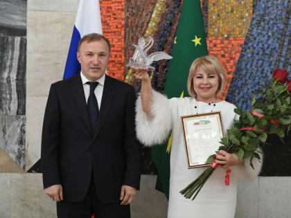 Глава Адыгеи поздравил победителей и призеров республиканских конкурсов в сфере образования