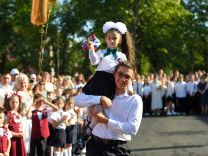 Мурат Кумпилов направил поздравление с Днём знаний