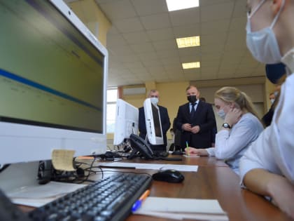 Глава Адыгеи проверил работу колл-центра Майкопской поликлиники