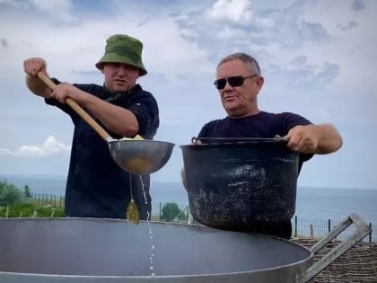 На празднике кубанской рыбы и раков в Атамани сварили тонну ухи