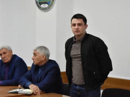 На еженедельном планерном совещании глава города Адыгейска Азамат Хачмамук  вместе с коллегами обсудил наиболее актуальные темы социально-экономического развития города.
