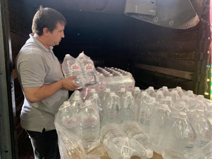 Адыгейское региональное отделение партии «Единая Россия» отправило 10 тонн воды для военных на Донбассе