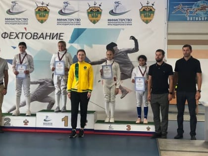 Сборная Адыгеи завоевала бронзу в  турнире на шпагах среди девочек в Краснодаре