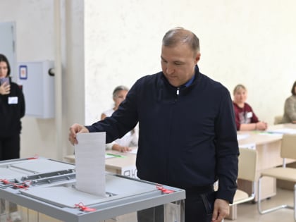 Глава Адыгеи проголосовал на выборах в представительные органы власти