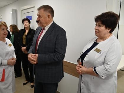 Первым пунктом посещения Председателя Государственного Совета-Хасэ РА Владимира Нарожного стал фельдшерско-акушерский пункт в посёлке Гончарка