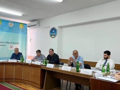 В городской администрации сегодня состоялась очередная сессия Совета народных депутатов.