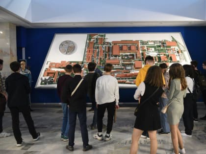 «Единая Россия» организовала для детей мобилизованных экскурсию в Центр управления полётами в Королёве