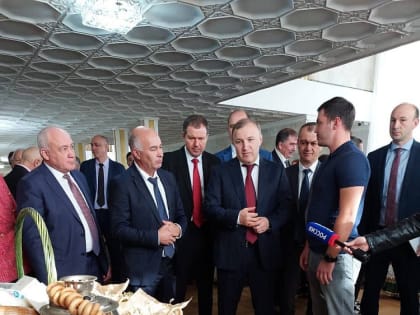 В республиканском центре сегодня проходит торжественное мероприятие, посвященное подведению итогов уборки урожая нынешнего года, и чествование передовых тружеников села – День урож