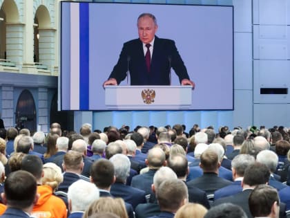 Владимир Путин: Считаю необходимым установить для всех участников СВО, в том числе добровольцев, регулярный отпуск не менее 14 дней