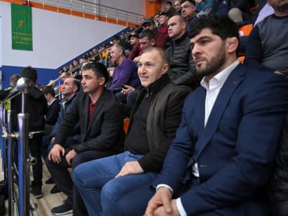 Глава Адыгеи приветствовал участников Кубка России по вольной борьбе