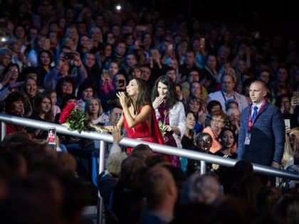 Певица Зара выступила с концертом перед участниками спецоперации