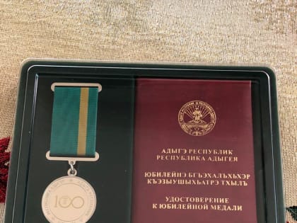 Парламент отметил памятными медалями заслуженных людей