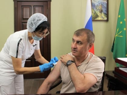 В Тахтамукайском районе продолжается вакцинация против гриппа
