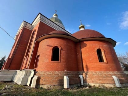 Мурат Кумпилов проверил ход строительства Свято-Успенского собора