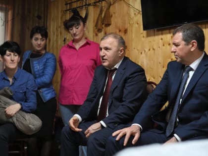 Глава Адыгеи посетил родных участников СВО в Теучежском районе