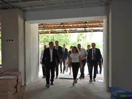 Глава Адыгеи оценил ход капремонта школы в станице Даховской