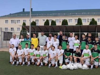 Руководство ФК «Дружба» навестило юных футболистов Майкопского СУВУ