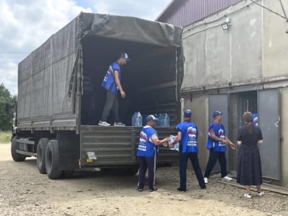 Адыгея отправила 10 тонн воды для военных на Донбассе