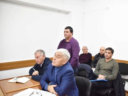 Глава города Адыгейска Махмуд Тлехас провел еженедельное планерное совещание и обозначил ключевые моменты в работе подведомственных организаций