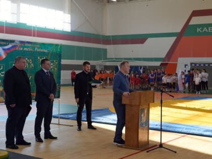 Мурат Кумпилов принял участие в открытии ФОКа и спортзала