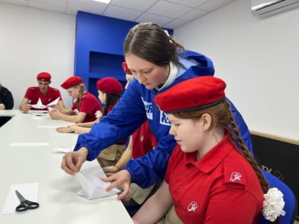 В Адыгее прошел мастер-класс по изготовлению журавлей из бумаги