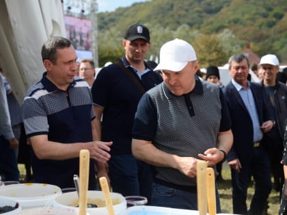 Глава Адыгеи посетил майкопское подворье на фестивале адыгейского сыра