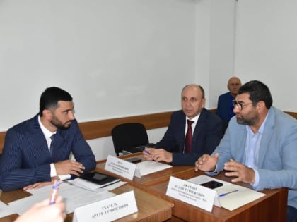 Депутаты регионального парламента приняли участие в заседании СНД города Адыгейска