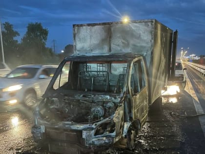 В Адыгее на трассе М-4 «Дон» произошло возгорание грузового автомобиля 