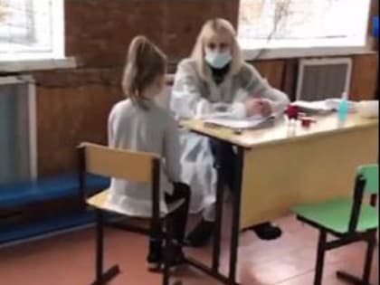 Врачи из Адыгеи проводят профосмотры детей в Геническогм районе