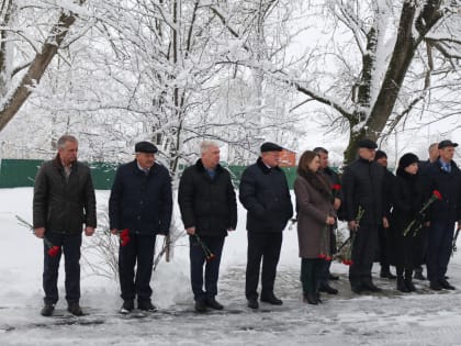 У памятника воинам-интернационалистам в станице Гиагинской прошёл торжественный митинг.