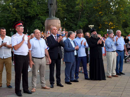 В Адыгее состоялись торжественные мероприятия, посвященные празднованию Дня Государственного флага Российской Федерации