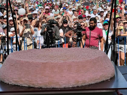 В Адыгее на фестивале сварили самый большой круг адыгейского сыра