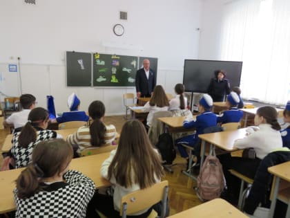 Эдуард Цеев встретился с юными инспекторами дорожного движения