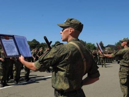 В Майкопе приняли присягу молодые военнослужащие и курсанты