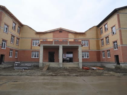 Мурат Кумпилов дал ряд поручений по завершению строительства поликлиники в Энеме