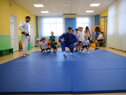 Начало пути  к спортивным вершинам. Репортаж “СА” с занятий по дзюдо для дошколят